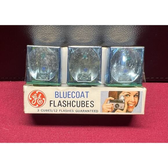 Vintage Camera Flashbulbs GE Bluecoat 3 Cubes/12 Flashes - Picture 1 of 2